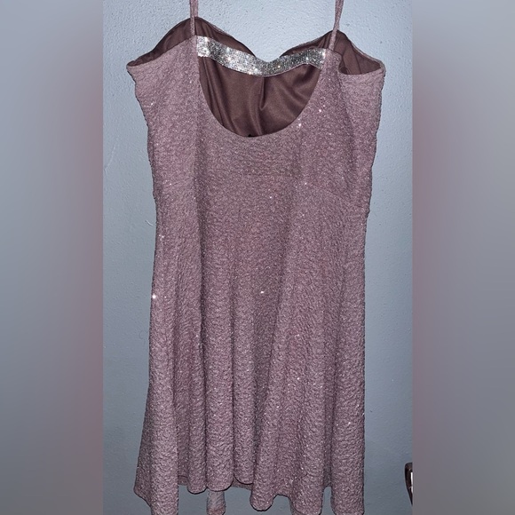 Women's Blush Windsor Homecoming Dress - Picture 2 of 4